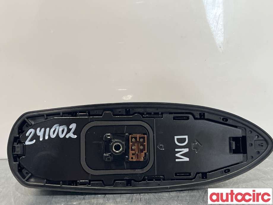 Antenne forsterker til Toyota Corolla 2019-->>  (TOYOTA|8607712060C2)