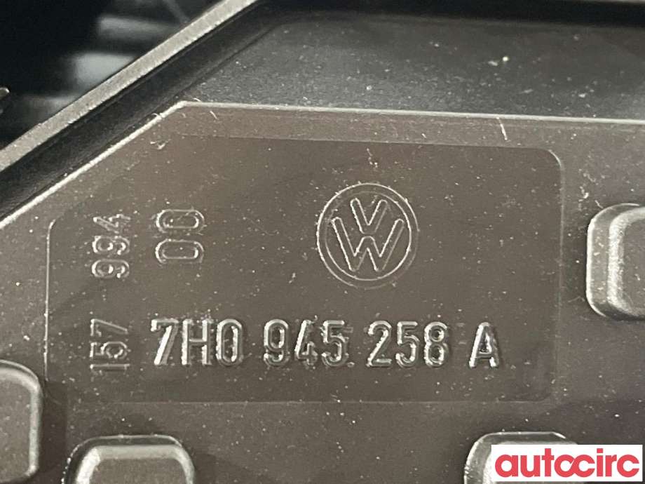 Baklykt venstre til VW Transporter / Caravelle 2003-2009 (Fase 1) (T5) (T5) (VOLKSWAGEN|7H0945095K|7H0945258A)