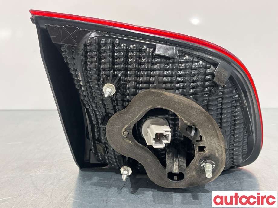 Baklykt høyre indre til Peugeot 4008 2012-2017  (PEUGEOT|1607700080|226-37168)