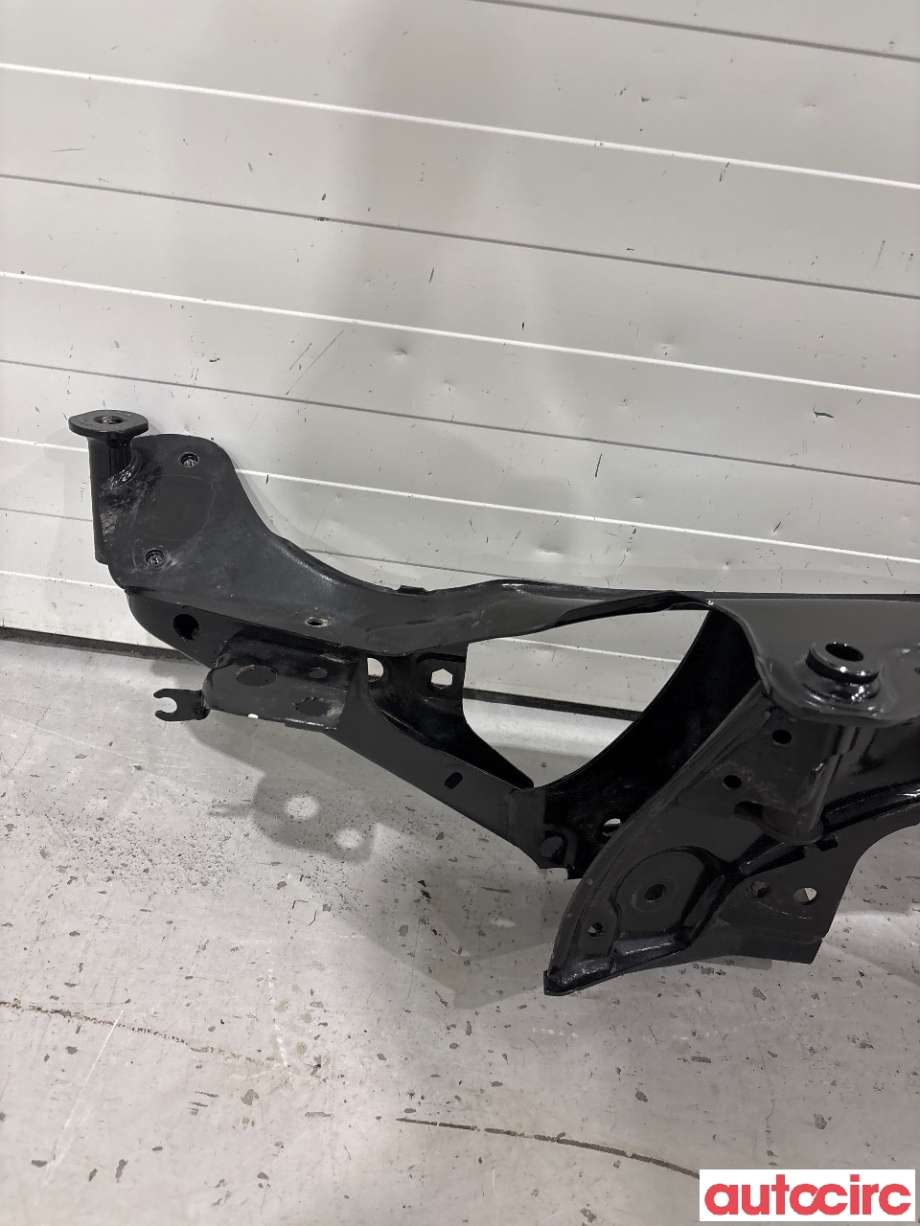 Travers bak til BMW X1 2022-->> (U11) (U11) (BMW|33306894205|)