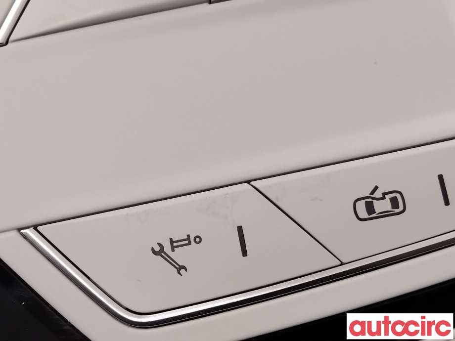Taklyspanel til Audi e-tron 2018-->>  (AUDI|4K0947135AE|)
