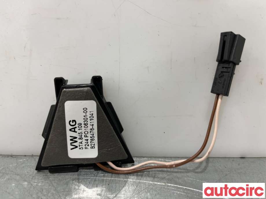 Diverse deler til VW Touran 2015-2021 (Type II)  (VOLKSWAGEN|5TA862505||5TA845109)