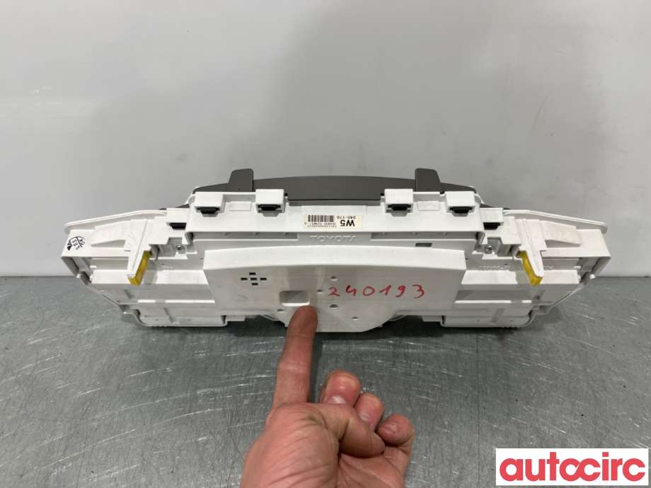 Instrumentpanel til Toyota Urban Cruiser 2009-2014  (TOYOTA|8380052W51||83800-52W51)