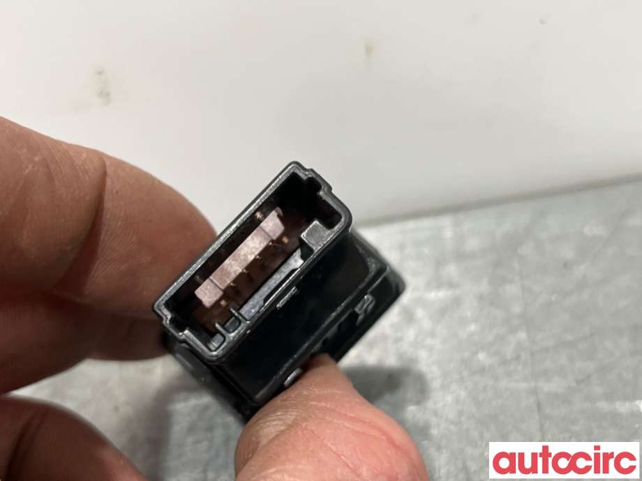 Bryter Antispinn til Toyota Urban Cruiser 2009-2014  (TOYOTA|8498612010|)