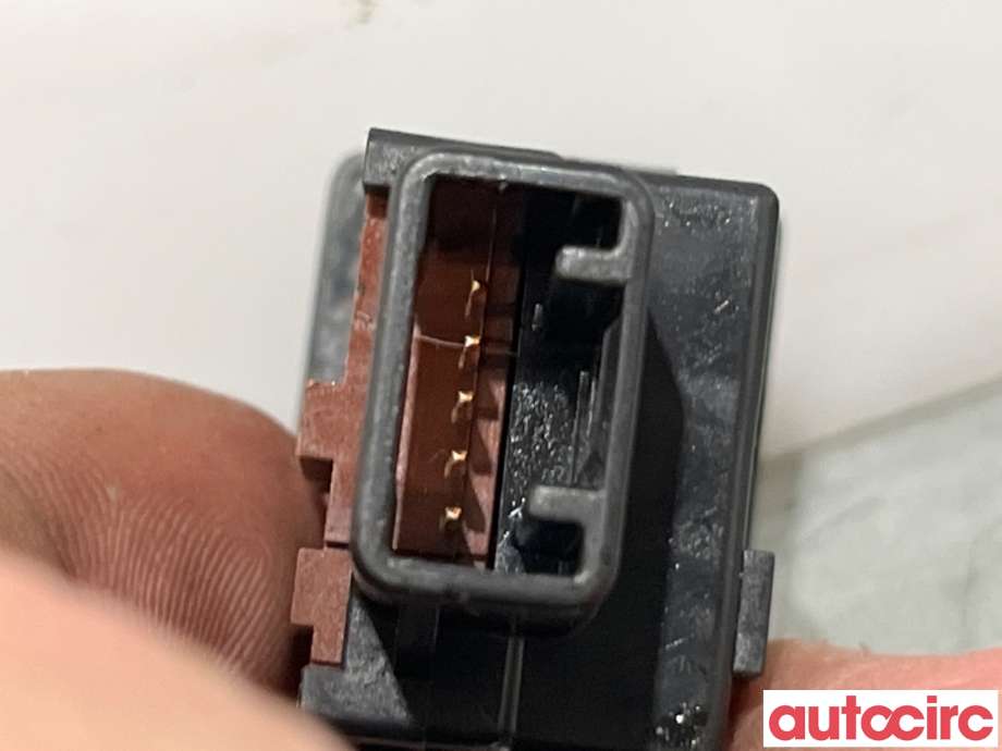 Bryter rutevarme til Toyota Urban Cruiser 2009-2014  (TOYOTA|8729042010|)