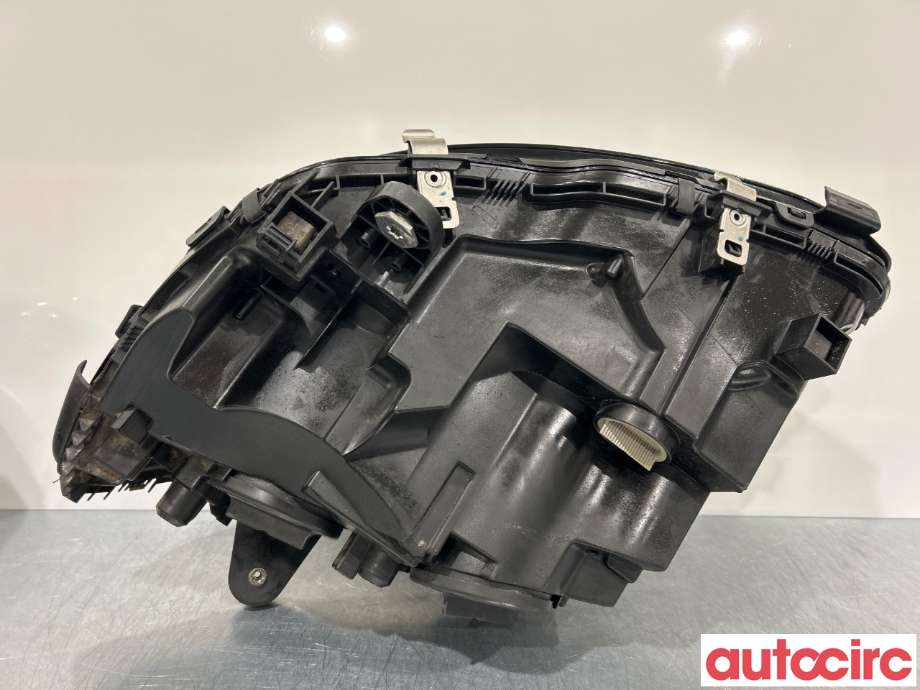 Frontlykt høyre halogen til Mercedes C-Klasse 2014-2018 (Fase 1) (W205) (W205) (MERCEDES|A2059066502|A2058200261)