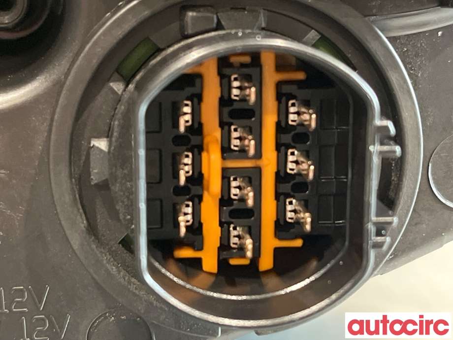 Frontlykt venstre halogen til Kia Soul 2014-2019 (Type II)  (KIA|92101E40101D)