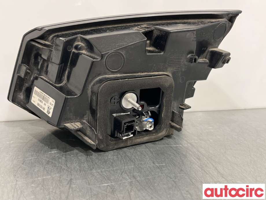 Baklykt venstre indre til Peugeot 5008 2017-->> (Type II)  (PEUGEOT|9811027880|)