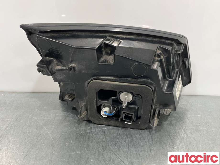 Baklykt høyre indre til Peugeot 5008 2017-->> (Type II)  (PEUGEOT|9811027780|)