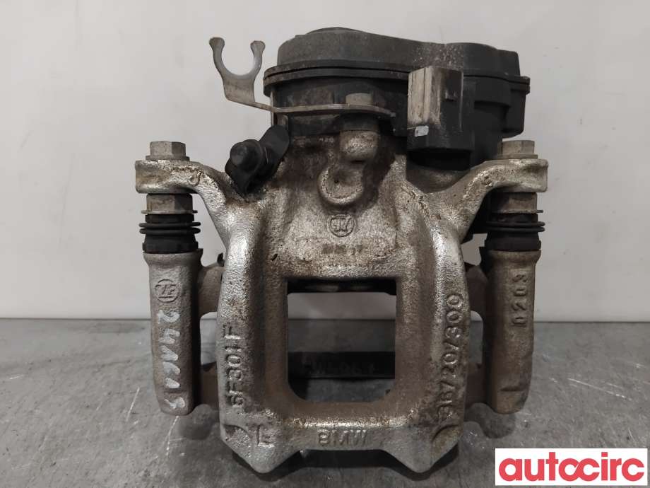 Bremsecaliper venstre bak til BMW X1 2022-->> (U11) (U11) (BMW|34208837109|)