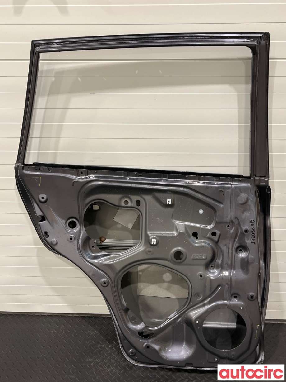 Dør venstre bak til Toyota RAV4 2009-2013 (Type III, Fase 2) (TOYOTA|6700442131)