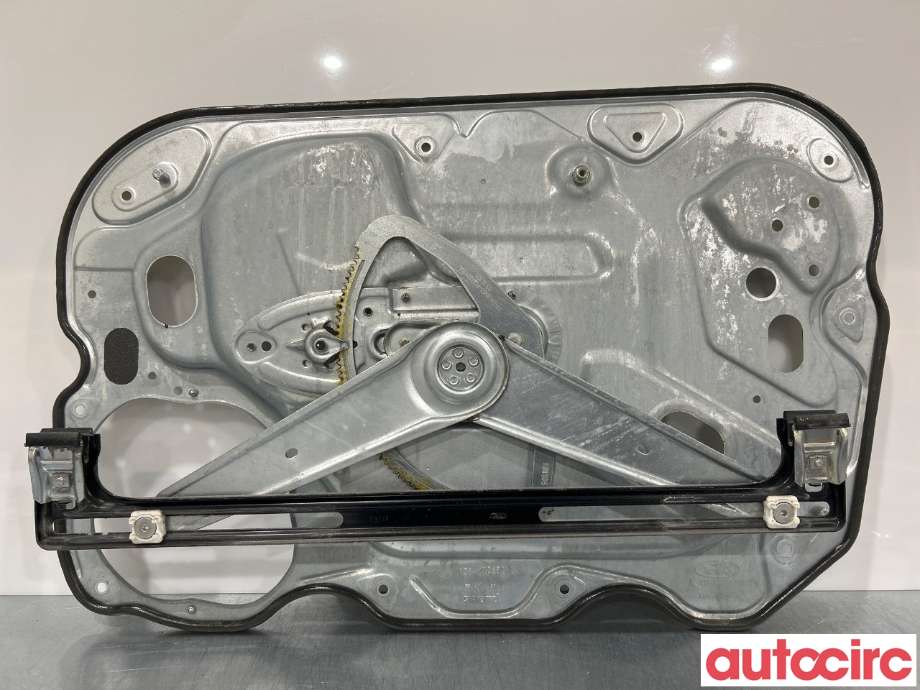 Ruteheis venstre foran til Ford Kuga 2008-2012 (Type I)  (FORD|1527943|7M51-R203A29-DC)