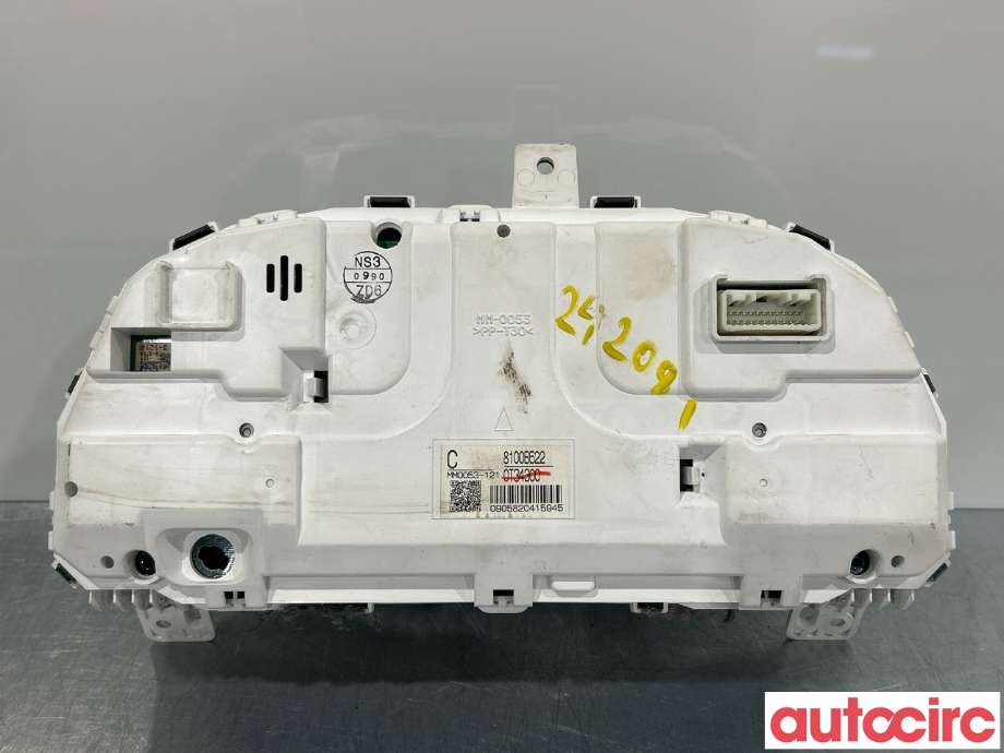 Instrumentpanel til Mitsubishi Outlander 2010-2012 (Type II, Fase 2)  (MITSUBISHI|8100B622)