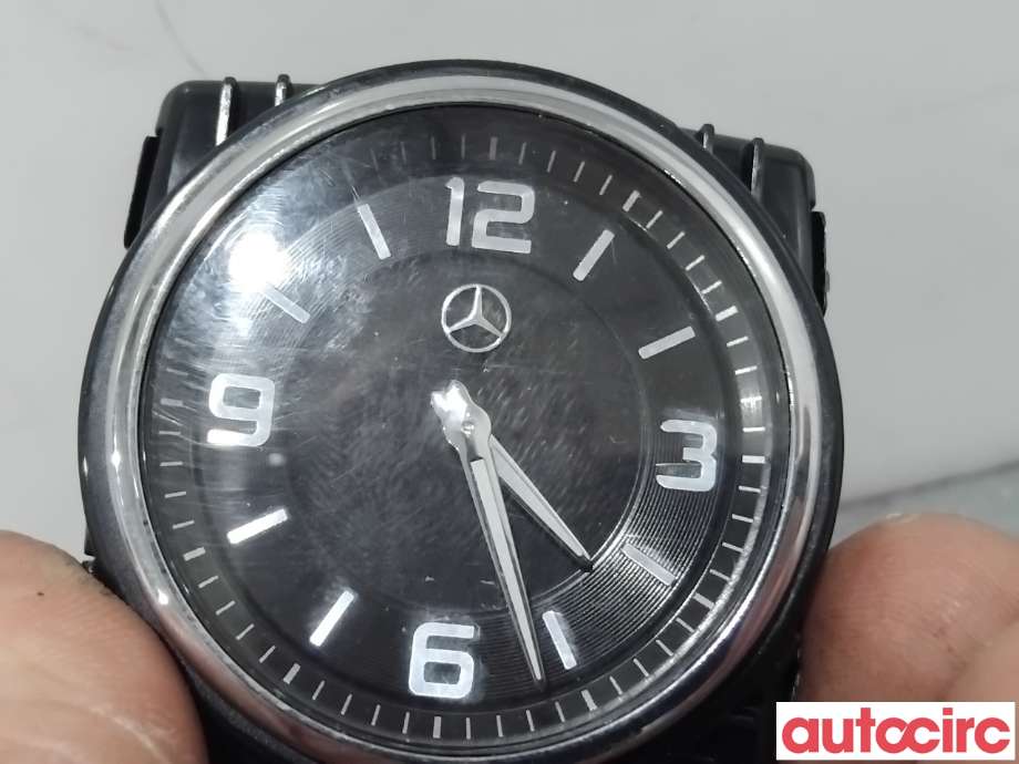 Instrument klokke til Mercedes C-Klasse 2014-2018 (Fase 1) (W205) (W205) (MERCEDES|A2138272000|2502639-02|A2138270070)