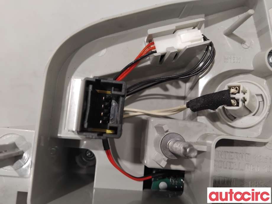 Baklykt venstre indre til Peugeot 508 2011-2014 (Type I, Fase 1)  (PEUGEOT|6350LZ||9686780580)