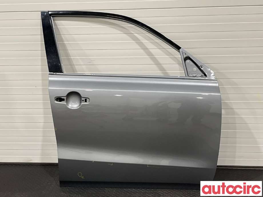 Dør høyre foran til Suzuki Vitara, 2015-->> (Type IV)  (SUZUKI|68001-54P00)
