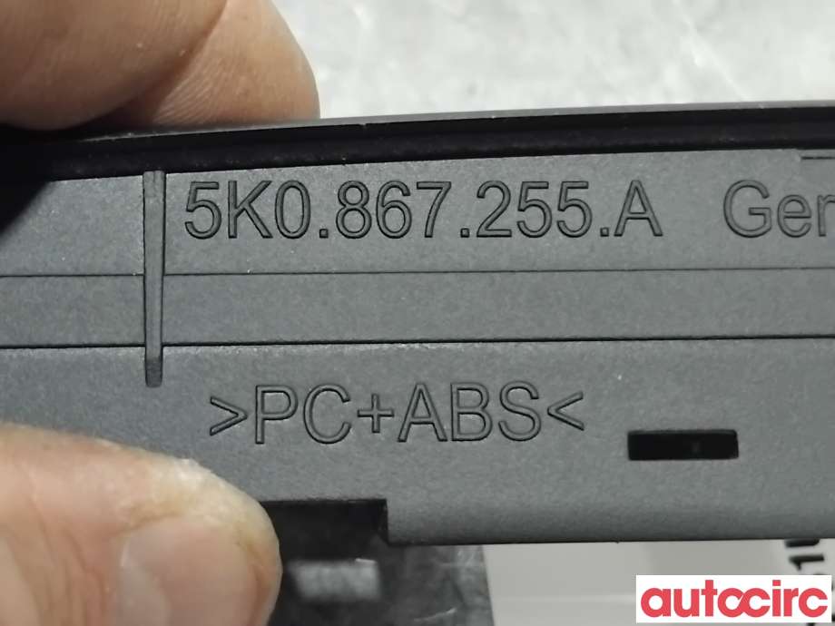 Diverse deler til VW Golf VI 2008-2012  (VOLKSWAGEN|5K0867255A|)