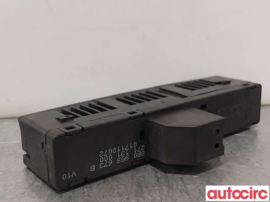 Bryter Antispinn til Audi Q5 2008-2012 (Type I, Fase 1)  (AUDI|8R0959673B|)