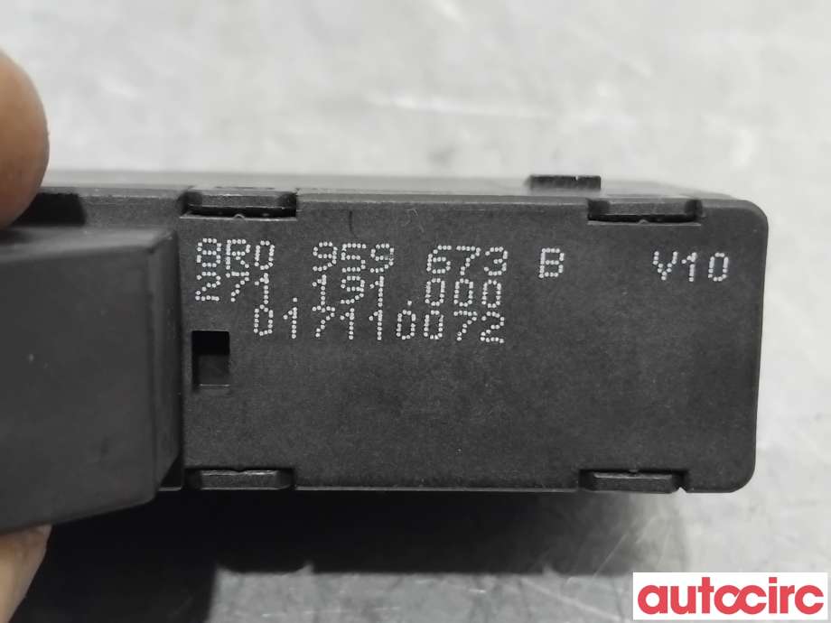 Bryter Antispinn til Audi Q5 2008-2012 (Type I, Fase 1)  (AUDI|8R0959673B|)