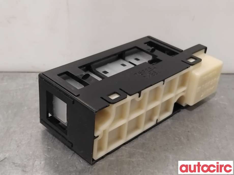 Bryter diverse til Toyota Prius +7 2012-2020 (Type III) (stasjonsvogn) (stasjonsvogn) (TOYOTA|8497047010|)