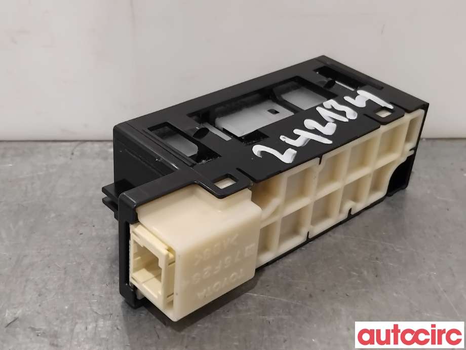 Bryter diverse til Toyota Prius +7 2012-2020 (Type III) (stasjonsvogn) (stasjonsvogn) (TOYOTA|8497047010|)