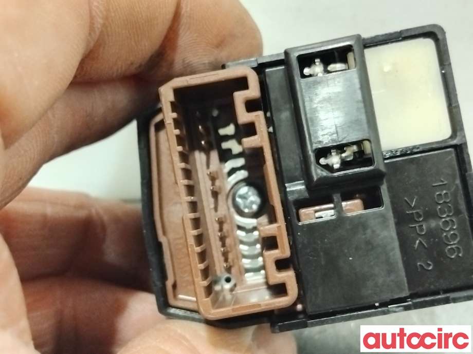Bryter speil til Toyota RAV4 2013-2015 (Type IV, Fase 1) (TOYOTA|8487052050|)