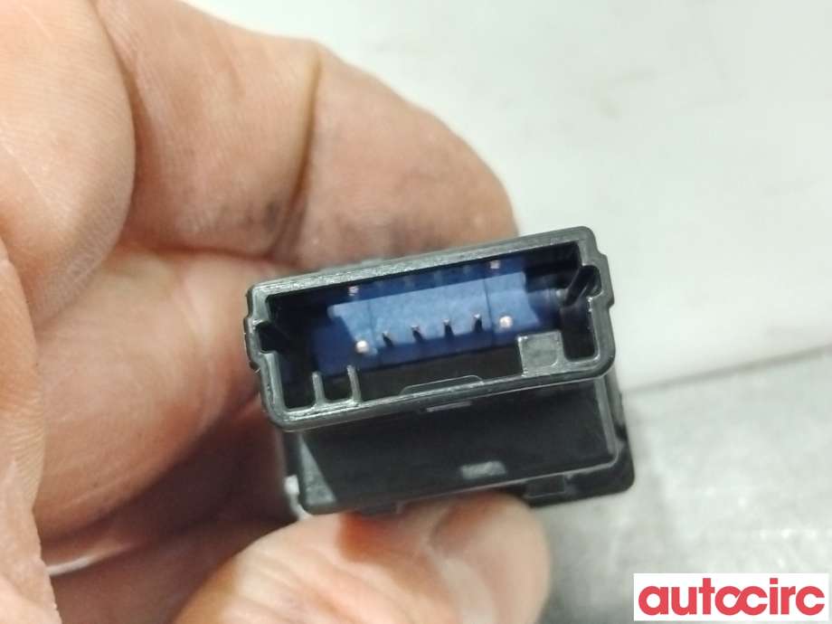 Bryter Antispinn til Toyota RAV4 2013-2015 (Type IV, Fase 1)  (TOYOTA|8498842080|)