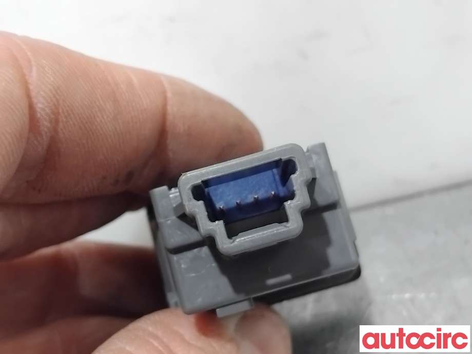 Bryter diverse til Toyota RAV4 2013-2015 (Type IV, Fase 1) (TOYOTA|8498842070|)