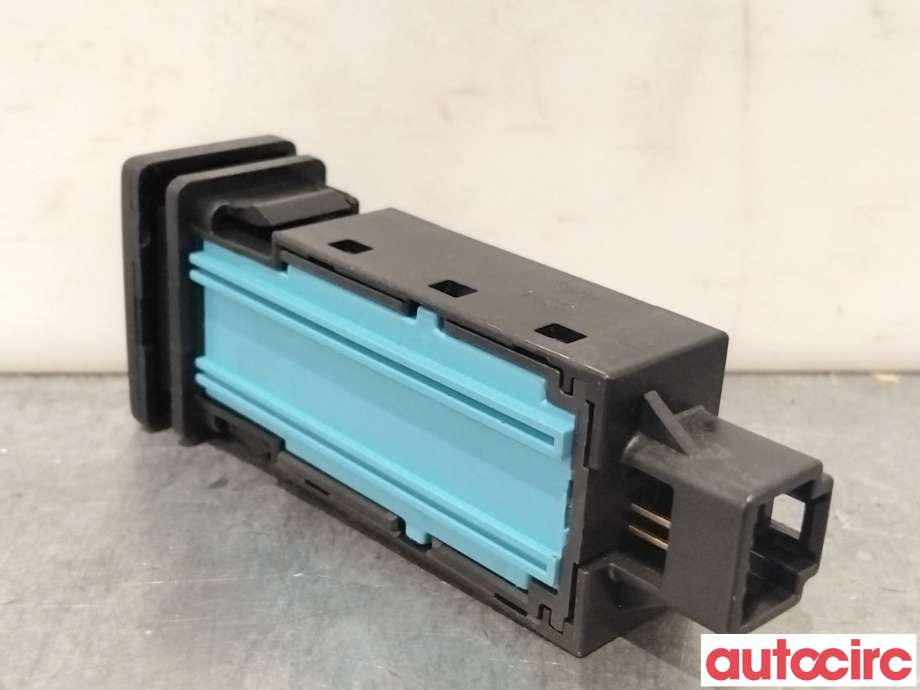Bryter rutevarme til Toyota RAV4 2013-2015 (Type IV, Fase 1)  (TOYOTA|8479442030|)
