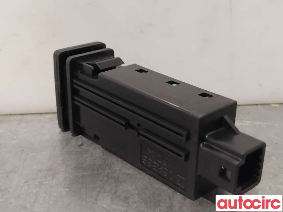 Bryter rutevarme til Toyota RAV4 2013-2015 (Type IV, Fase 1)  (TOYOTA|8479442030|)