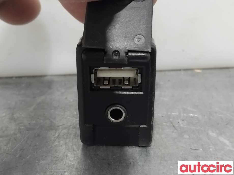 Diverse deler til Toyota RAV4 2013-2015 (Type IV, Fase 1)  (TOYOTA|8619042040|CA-LS02H0AJ|86190-42040)