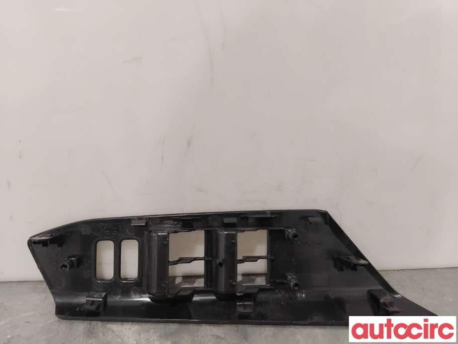 Diverse deler til Toyota RAV4 2013-2015 (Type IV, Fase 1)  (TOYOTA|7423242120C0||74232-42120)