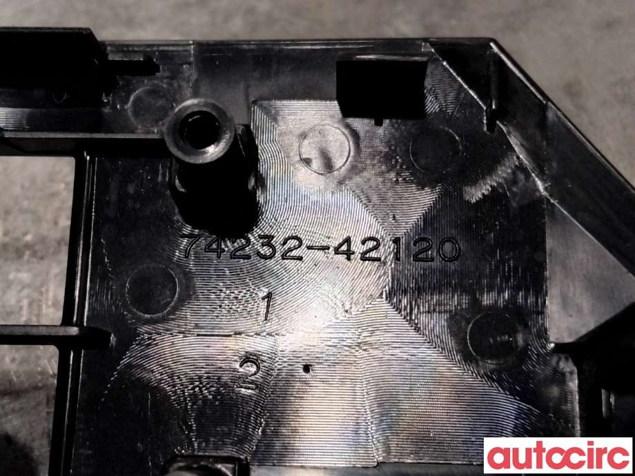 Diverse deler til Toyota RAV4 2013-2015 (Type IV, Fase 1)  (TOYOTA|7423242120C0||74232-42120)