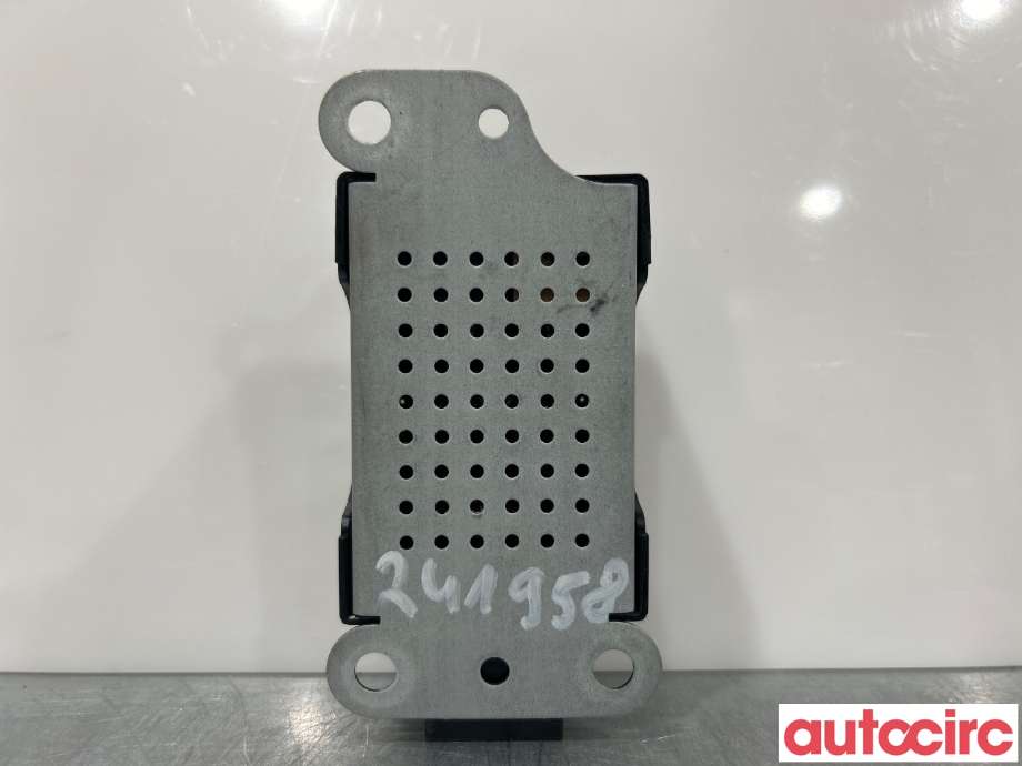 Antenne forsterker til VW Golf VI 2008-2012  (VOLKSWAGEN|5M0035570B)