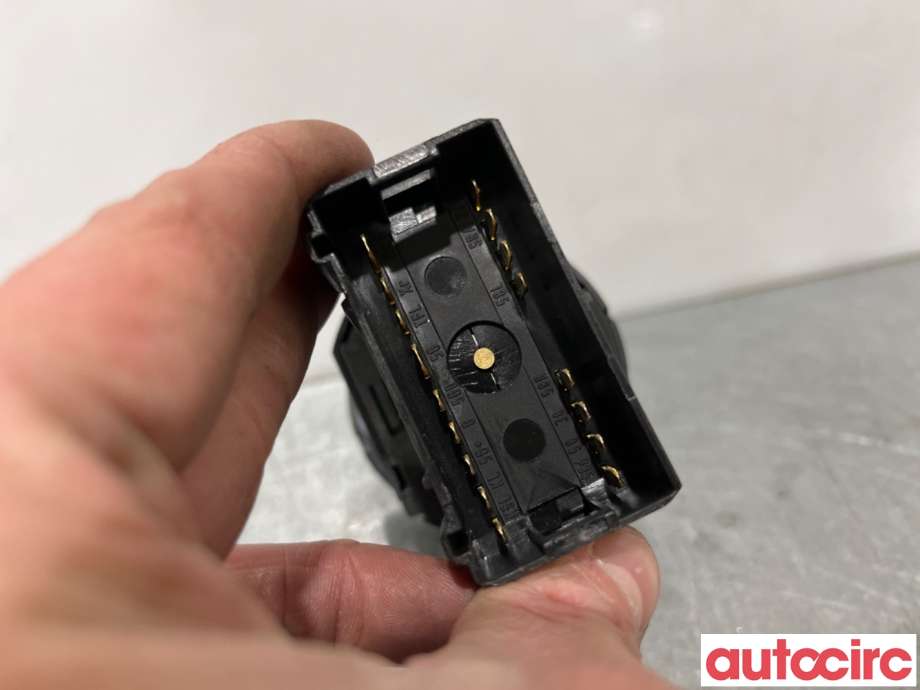 Bryter lys til Audi A4 2004-2008 (Type III) (B7) (B7) (AUDI|8E0941531D|)
