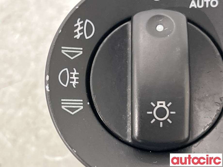 Bryter lys til Audi A4 2004-2008 (Type III) (B7) (B7) (AUDI|8E0941531D|)