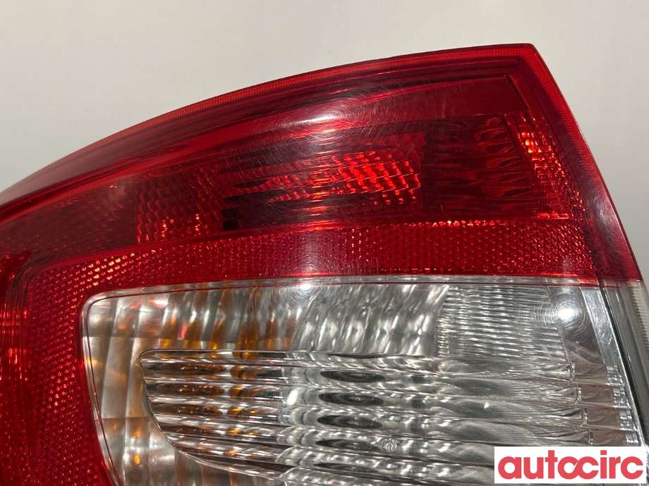 Baklykt venstre til Škoda Rapid 2012-2019  (SKODA|5JH945111)