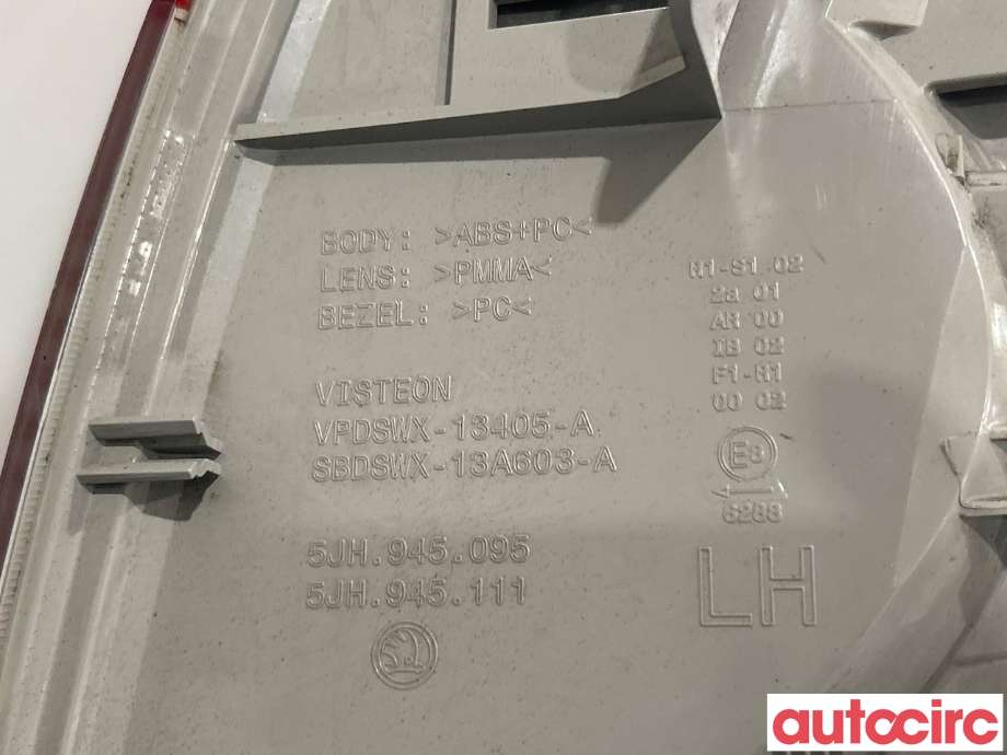 Baklykt venstre til Škoda Rapid 2012-2019  (SKODA|5JH945111)