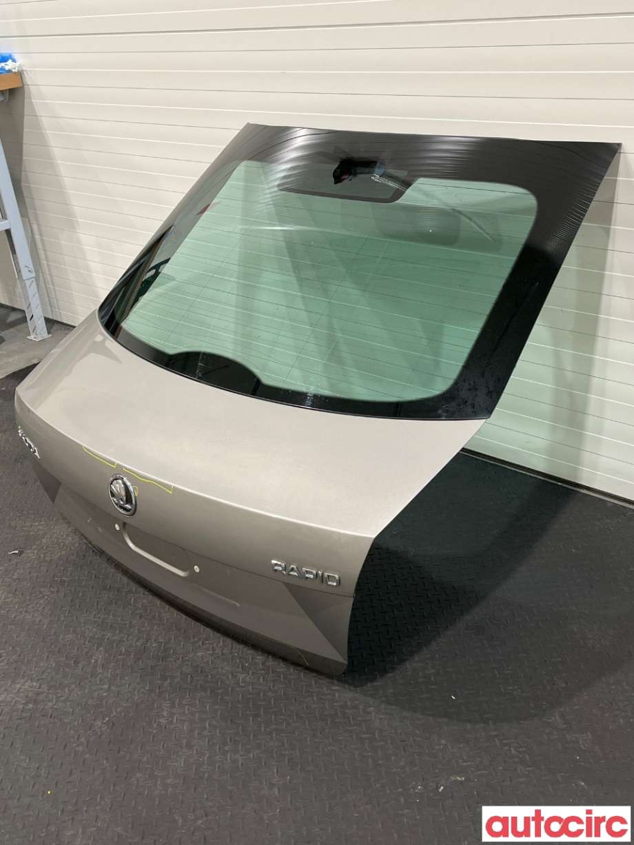 Bakluke combi til Škoda Rapid 2012-2019  (SKODA|5JA827025B)