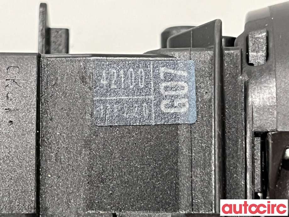 Bryter blink til Toyota RAV4 2006-2009 (Type III, Fase 1)  (TOYOTA|8414042100||8414042101)