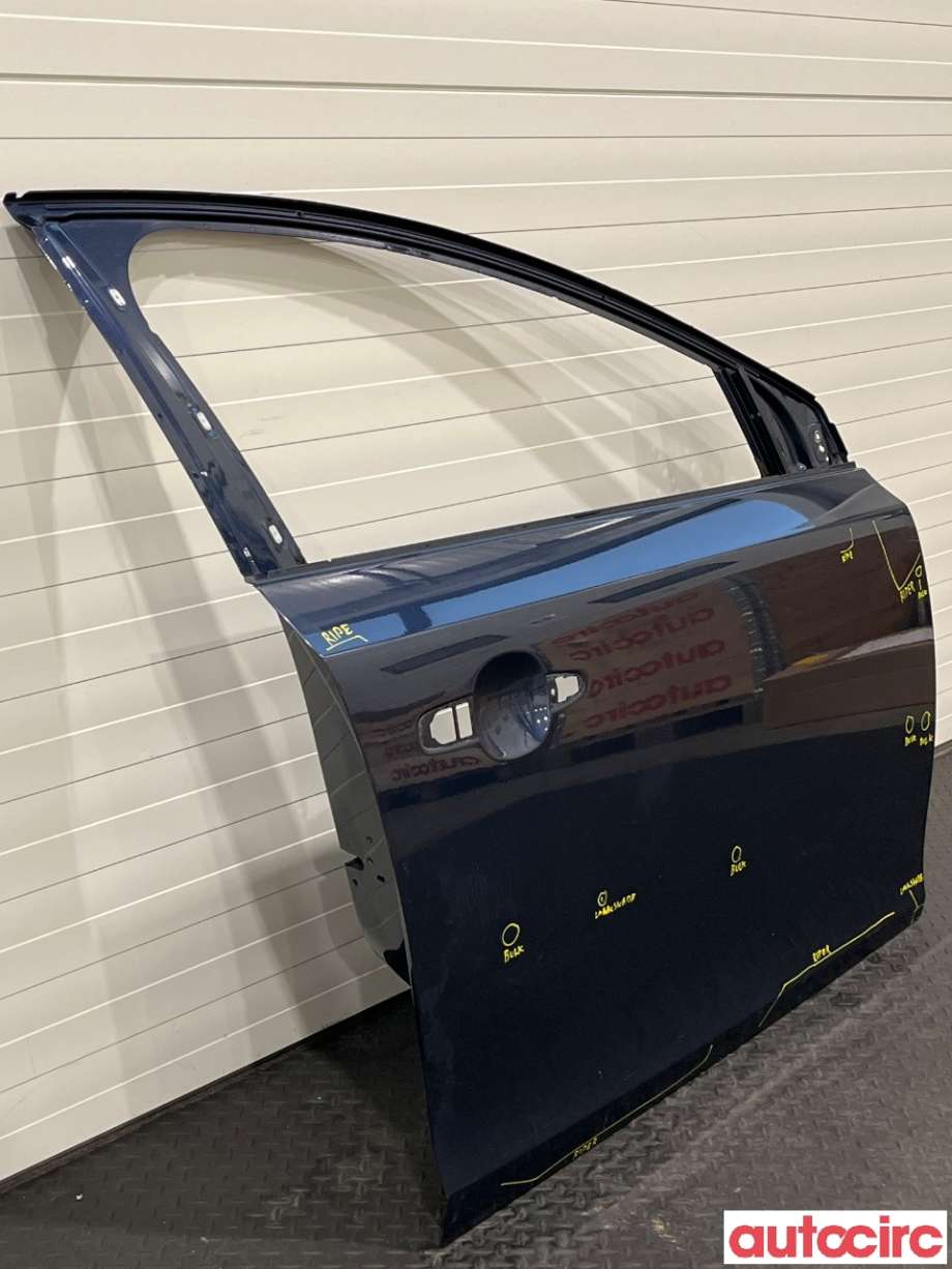 Dør høyre foran til Volvo V40 2012-2019  (VOLVO|32321019)