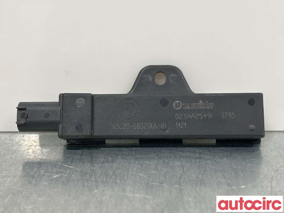 Antenne forsterker til BMW 3-Serie 2018-->> (G20) (G20) (BMW|65206832066)