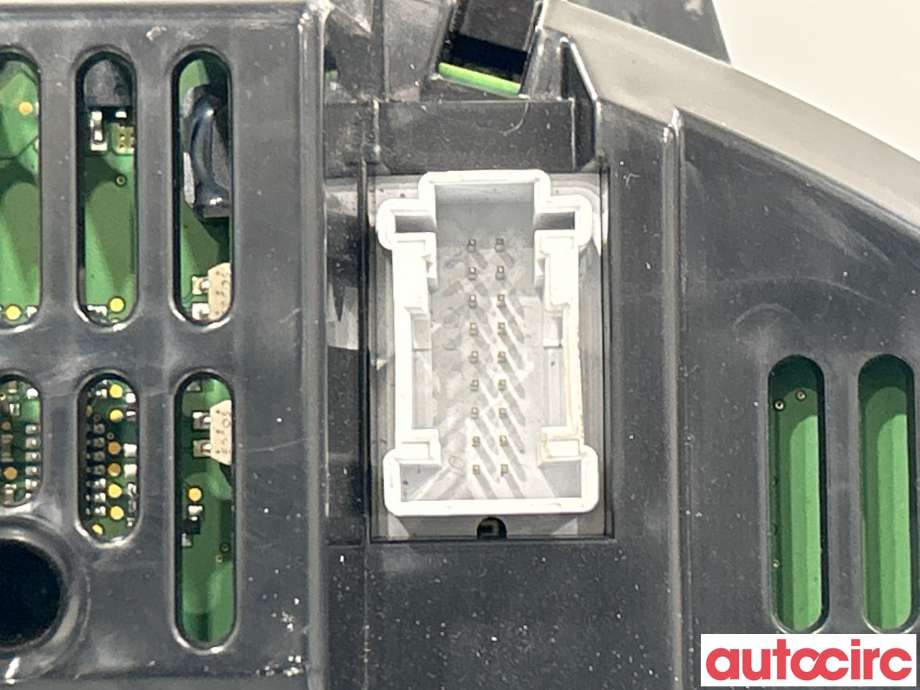 Instrumentpanel til Mercedes C-Klasse 2011-2014 (Fase 2) (W204) (W204) (MERCEDES|A2049004108)