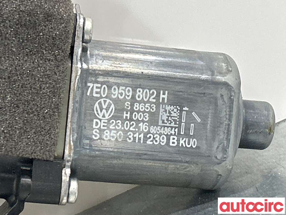 Ruteheis høyre foran til VW Transporter / Caravelle 2015-2019 (T6) (T6) (VOLKSWAGEN|7E0959802R|7E0959802H)