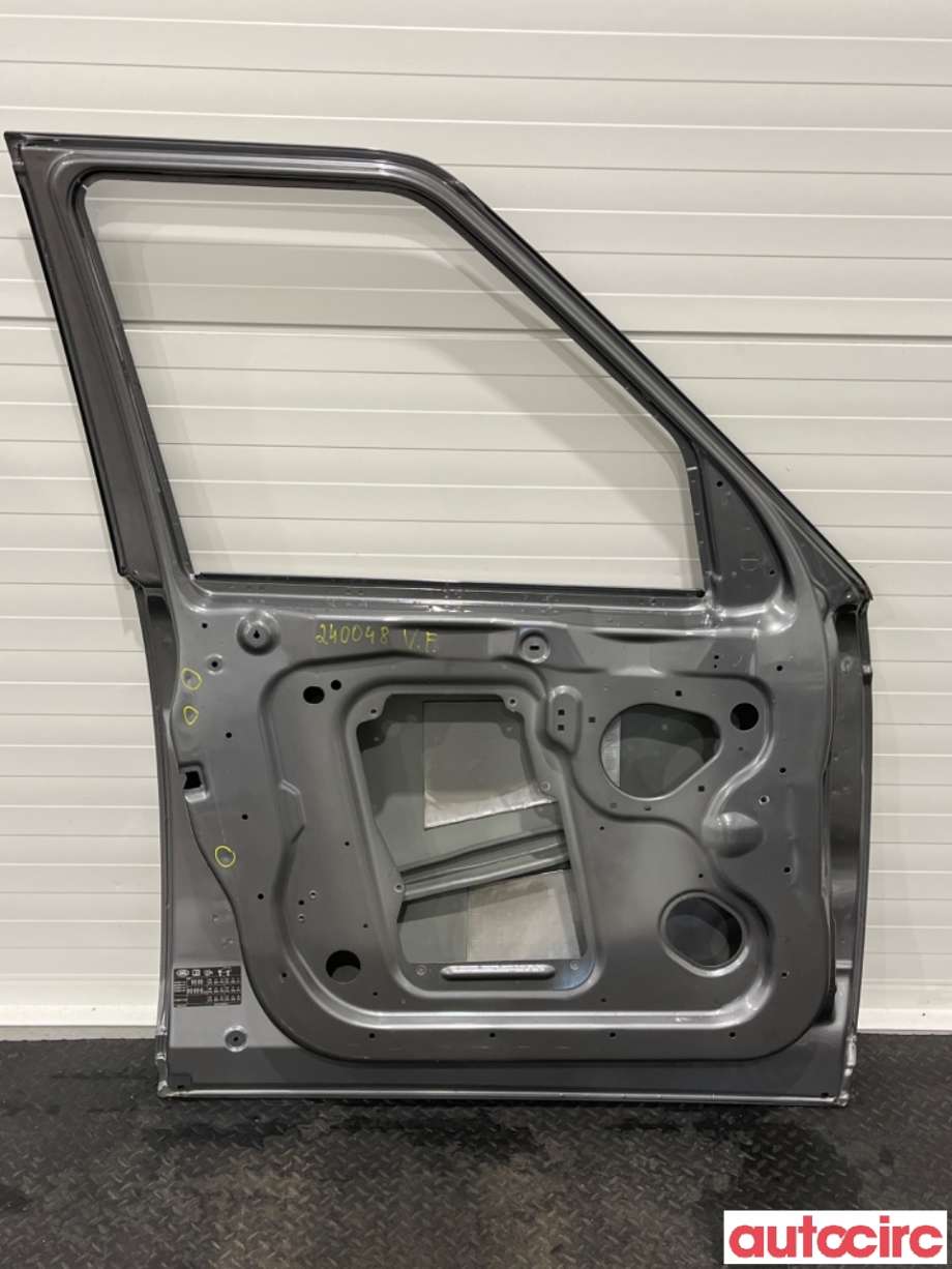 Dør venstre foran til Land Rover Discovery 2009-2017 (Type IV)  (LAND-ROVER|LR016463|AH2220125BA|)