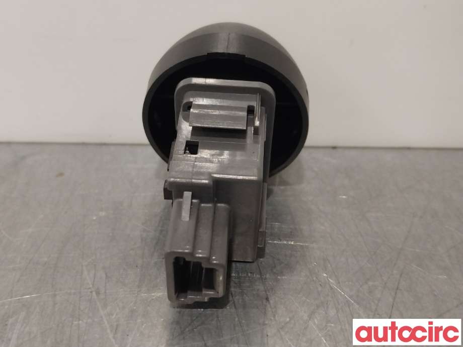 Bryter nødblink til Toyota RAV4 2006-2009 (Type III, Fase 1)  (TOYOTA|8433242021|8433242020|)