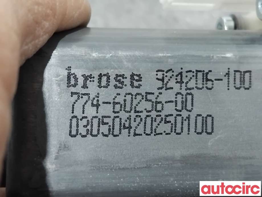 Ruteheis høyre foran til Porsche Panamera 2009-2017 (Type I) (970) (970) (PORSCHE|97062410201|924206-100|97062410202)