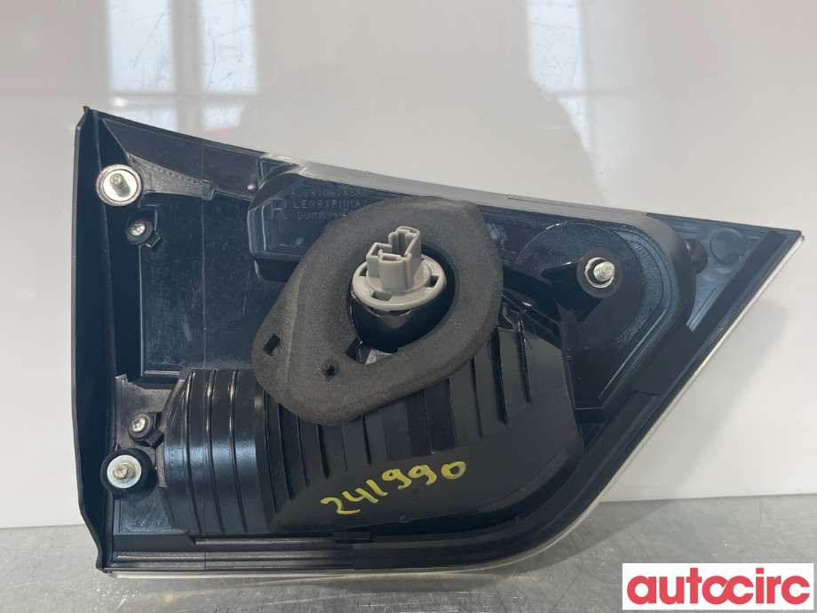Baklykt høyre indre til Mitsubishi Outlander 2007-2010 (Type II, Fase 1)  (MITSUBISHI|8331A006)