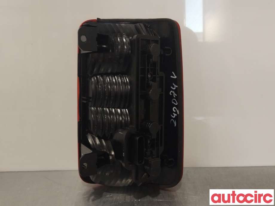 Baklykt venstre til VW Caddy 2004-2010 (Type III, Fase 1)  (VOLKSWAGEN|2K0945095N|2VP354042)