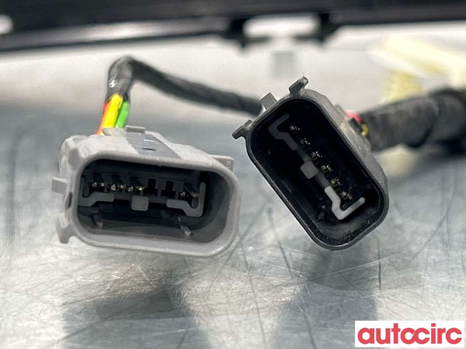 Dørhåndtak utv venstre foran til Ford Mustang Mach-e 2020-->>  (FORD (US)|2674478|LJ8B-R224B00-BC)